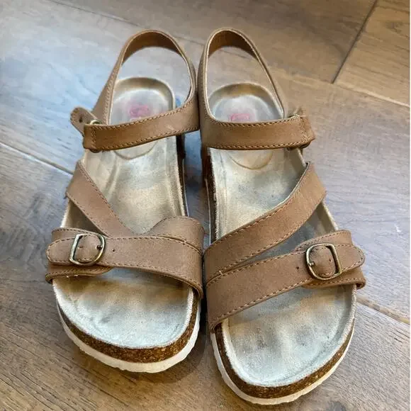 BareTraps BeTrue Persy Ankle Strap Flat Sandals Tan Vegan Leather Women Sz 6M - Picture 2 of 7